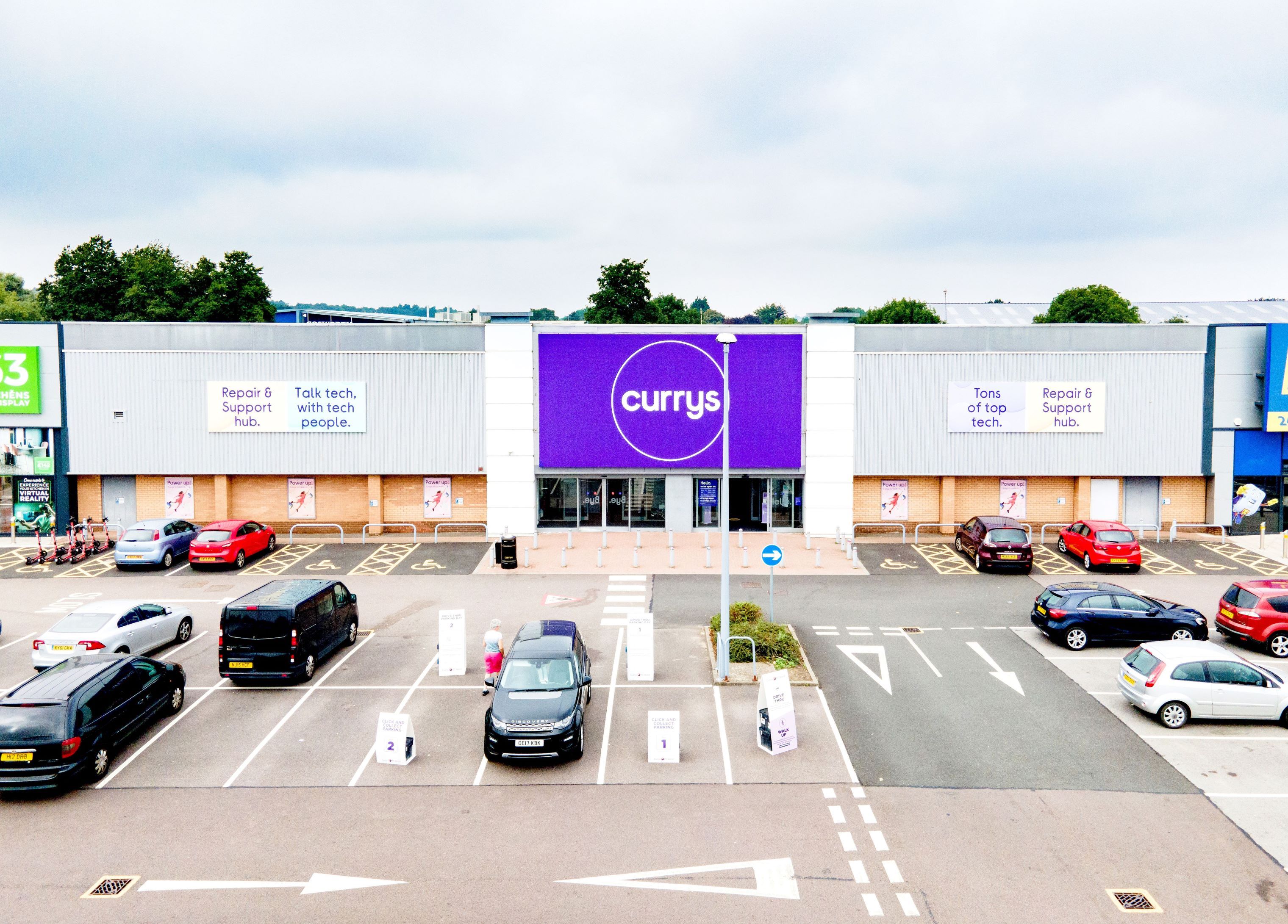 Currys Northampton store exterior