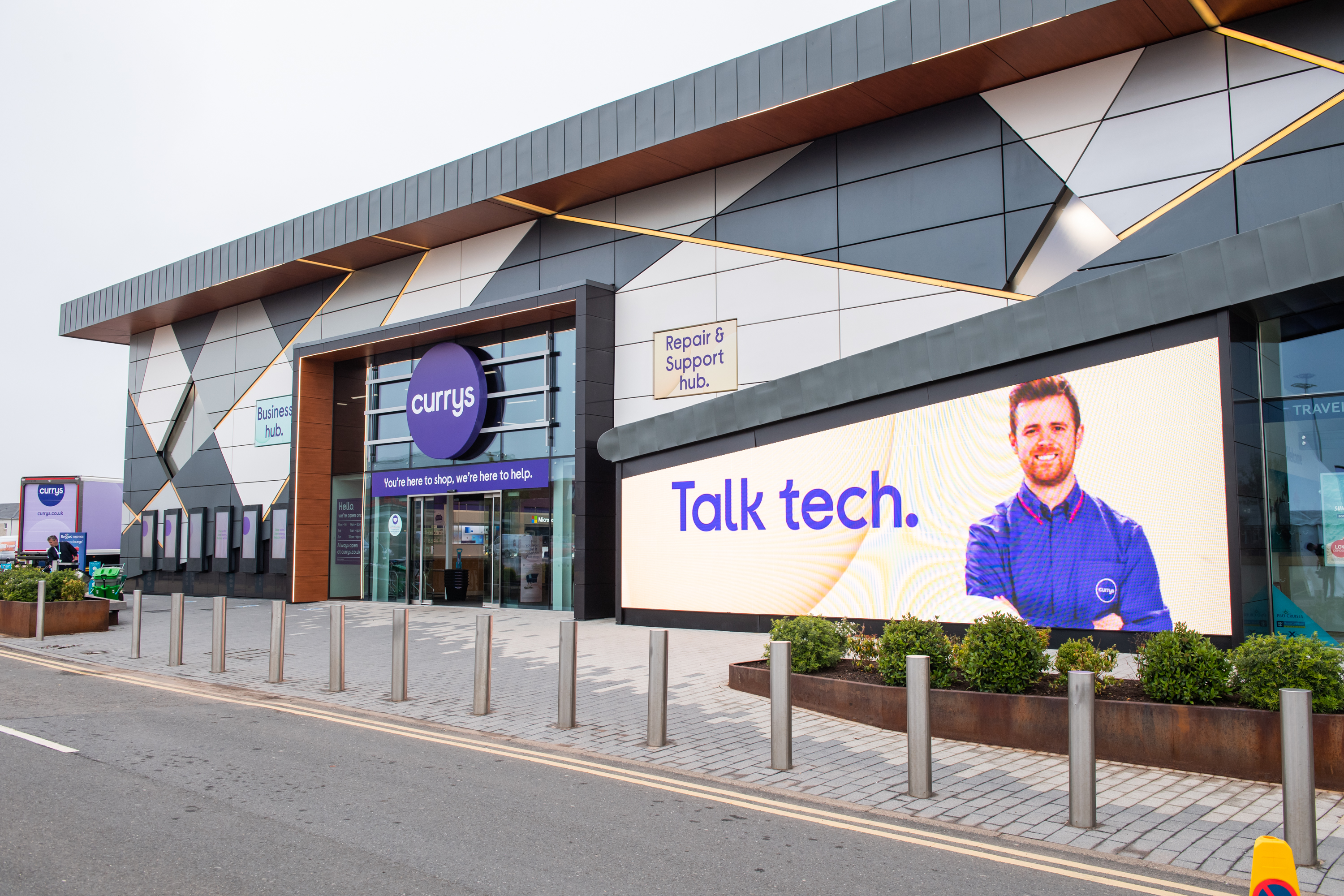 Currys UK store exterior used for a deals policy review